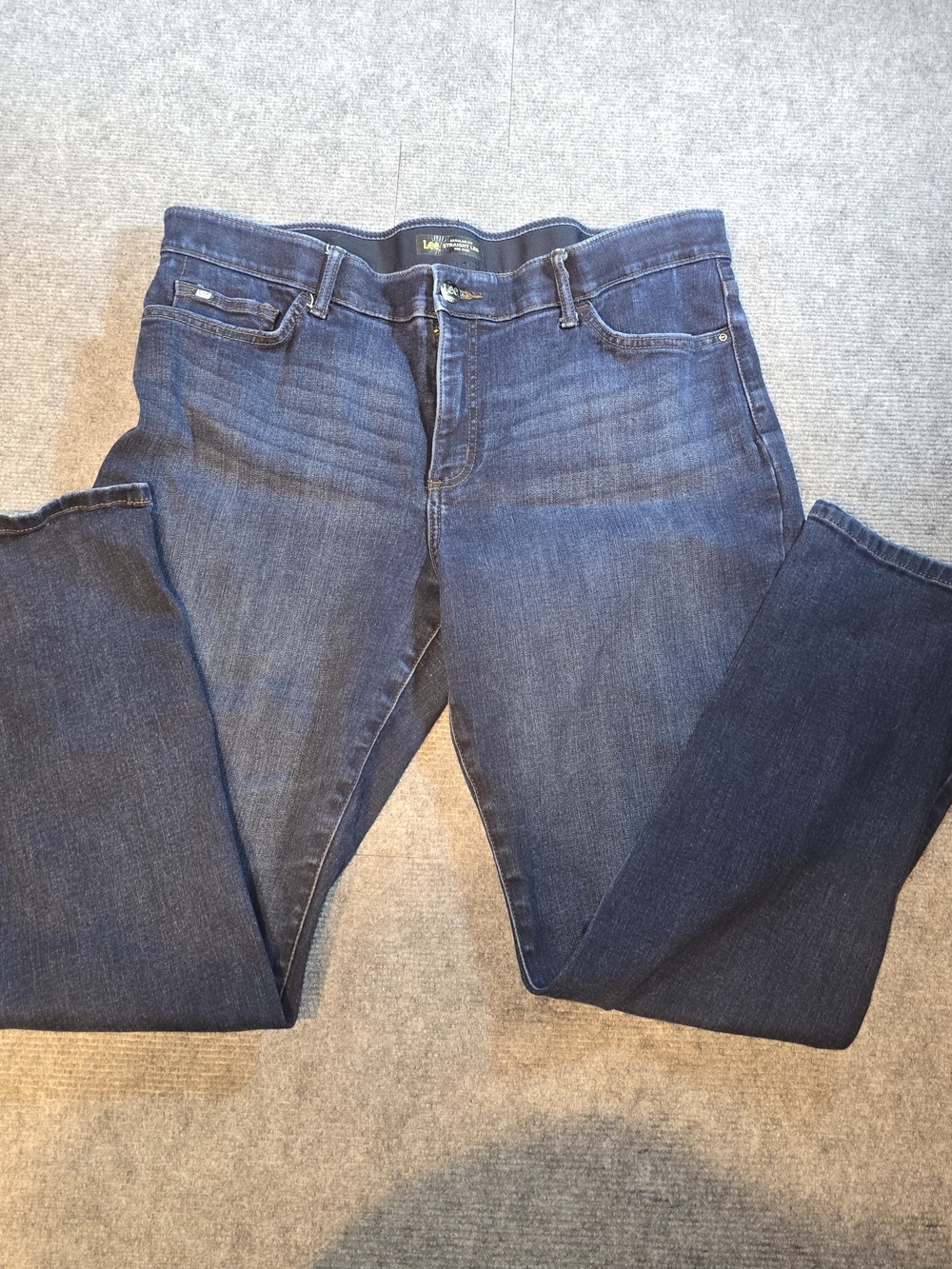 Lee Flex Motion Jeans Women’s 18M Regular Fit Straight Leg Mid Rise Dark Wash